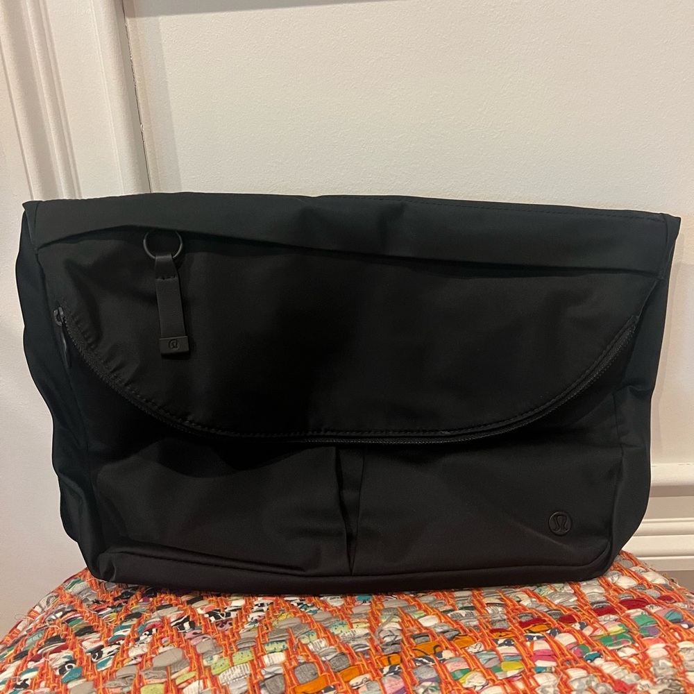 Lululemon Black All Night Festival Bag size Large